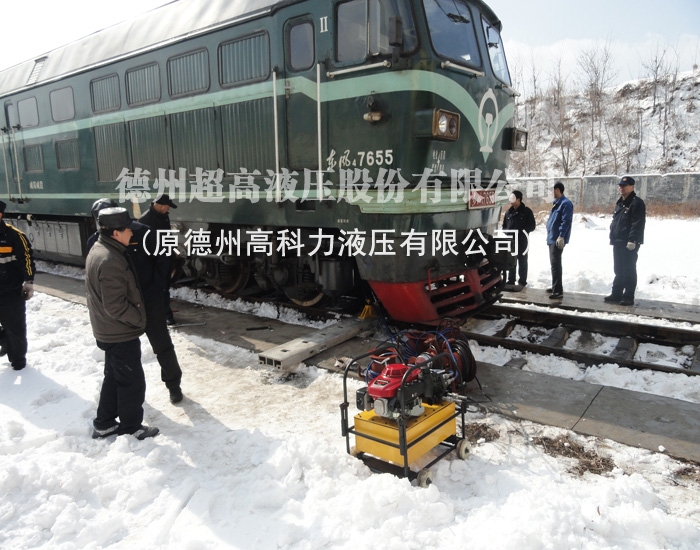 鐵路機車車輛復(fù)軌器